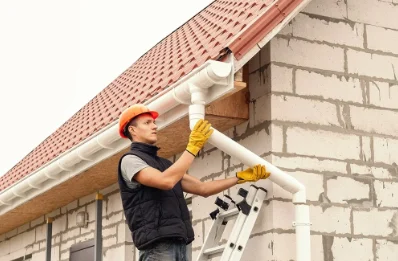 Pose et remplacement de gouttières à Plancher-Bas
